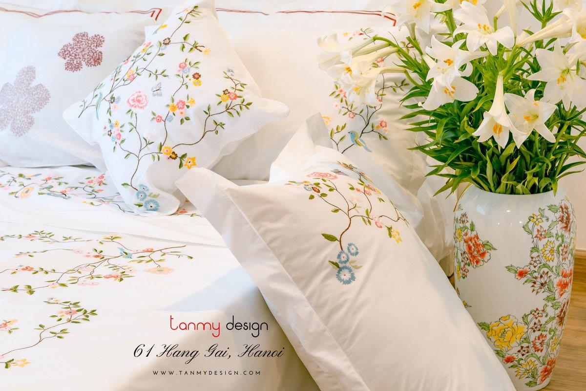 Tan My Embroidery A hand embroidery & silk shops in Hanoi Four